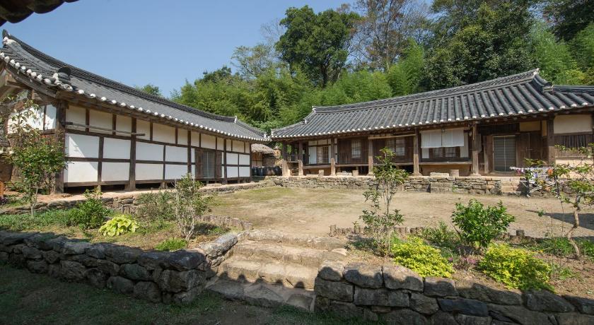 Jinrae Lee's Traditional House — Hotel in Boseong-gun