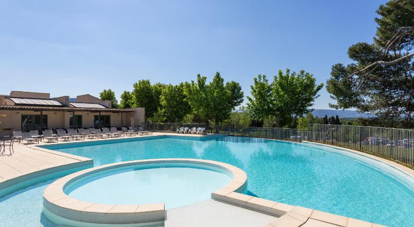 Madame Vacances Domaine du Provence Country Club Service Premium photo