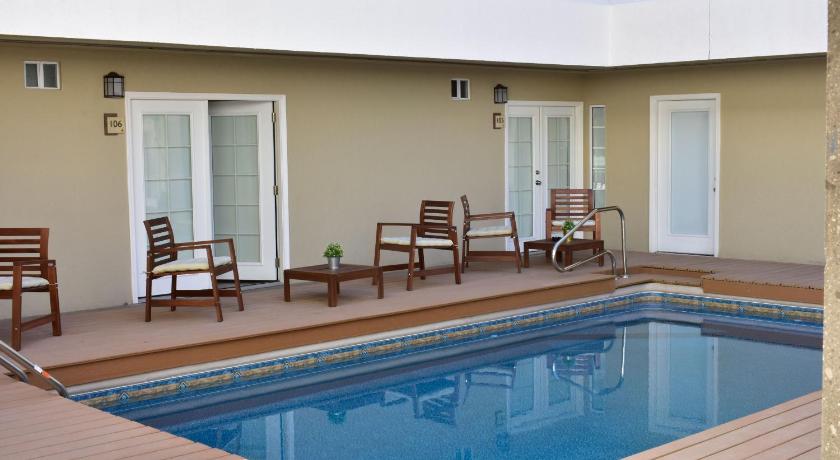 California Comfort & Suites photo