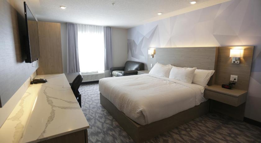 Days Inn by Wyndham Calgary North Balzac