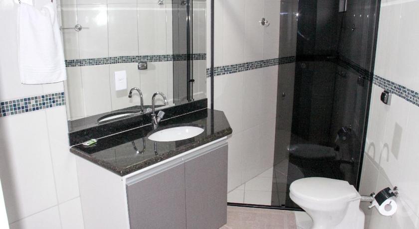 a bathroom with a sink and a toilet, Hotel Bellagio in Campo Grande