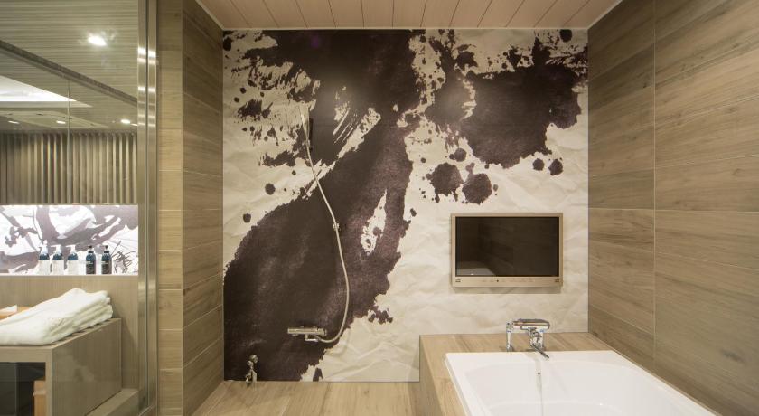 a bathroom with a painting on the wall, WA HOTEL TIMELESS RESORT - Adult Only in Wakayama