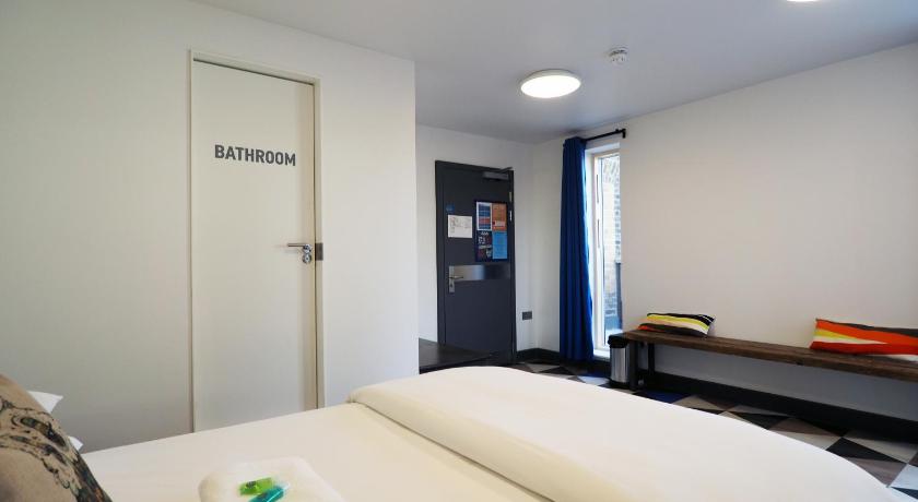 Image of Private Double Room with Shared Bathroom 7