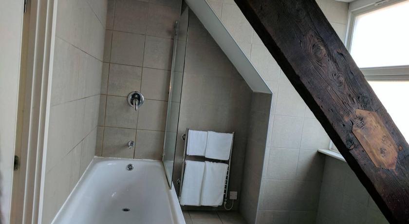 17 Crusader House photo
