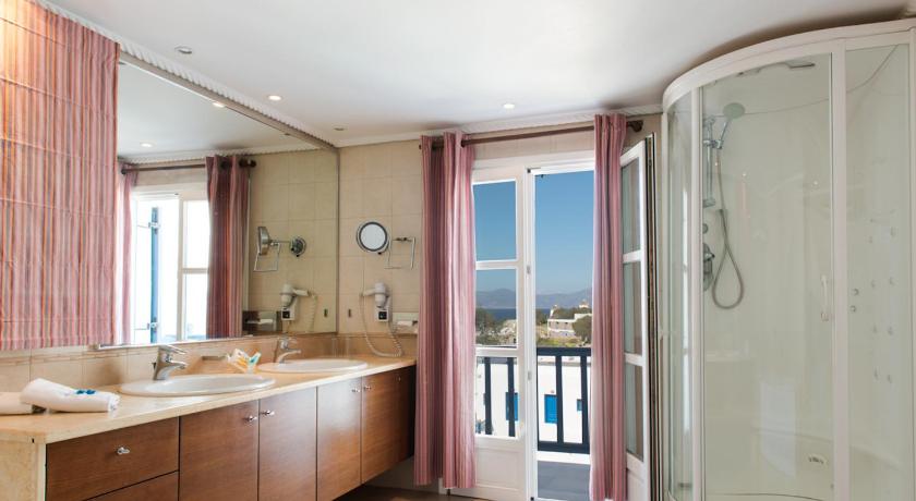 Poseidon Hotel Suites