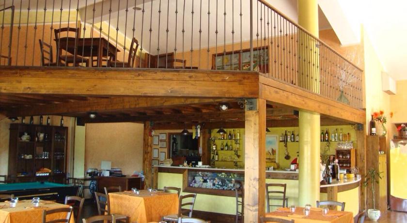 San Pio delle Camere Agriturismo Centuria 4-Star Guesthouse lobby