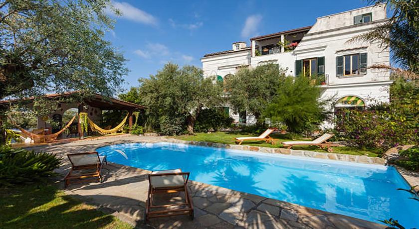 Appartamento in Villa con Giardino privato e piscina — Hotel in Massa Lubrense