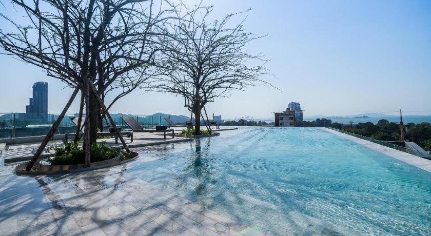 a large body of water with trees and buildings, Arize Hotel Sri Racha in Chonburi