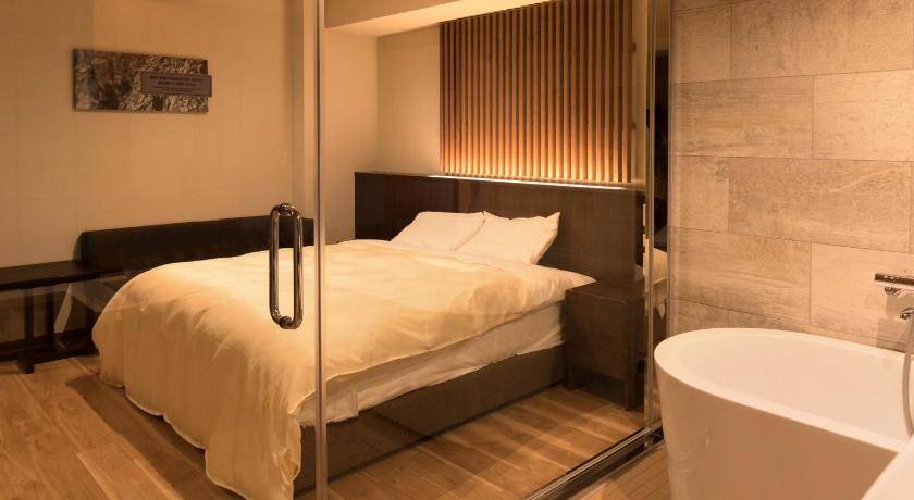 Image of Queen Bedroom 1