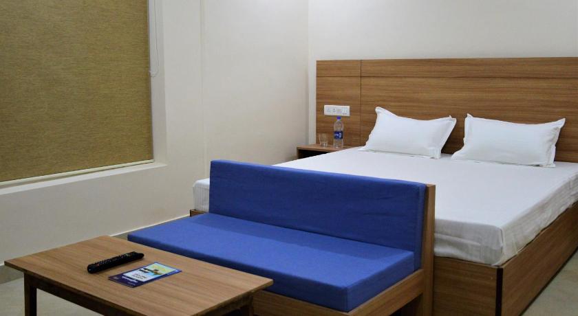 Image of Deluxe King Room Non-Smoking 6