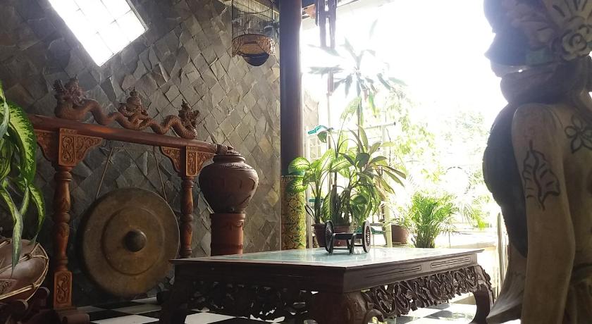 a room with a table and a vase with flowers on it, La Javanaise Home Stay Malioboro in Yogyakarta