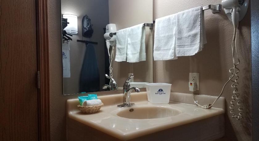 Americas Best Value Inn & Suites Bismarck