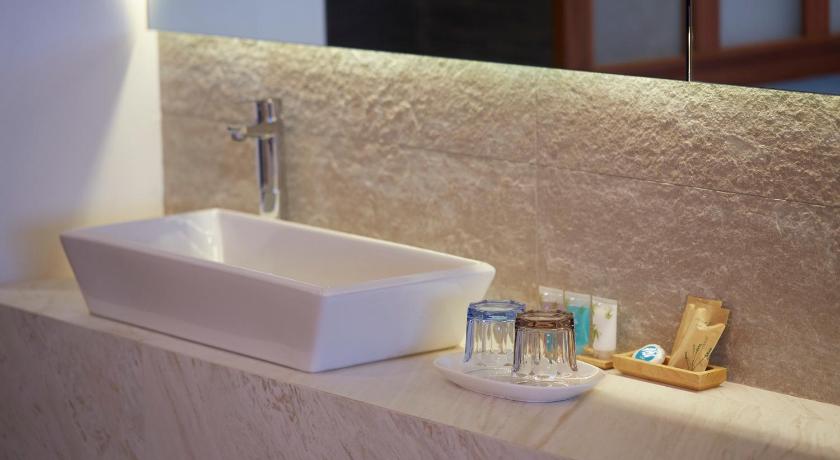 Image of Jacuzzi Deluxe 9