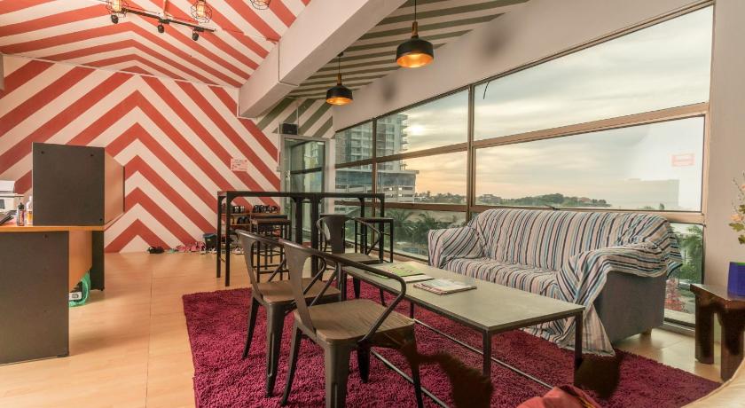 Seaview Capsule Hotel photo
