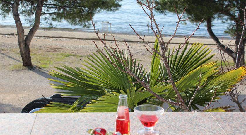 Diklo beach apartments Robert — Hotel in Zadar