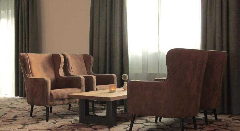 Hotel Hamburg-Wittenburg van der Valk photo