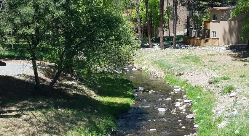 Apache Village Cabins 311 Mechem Drive Ruidoso