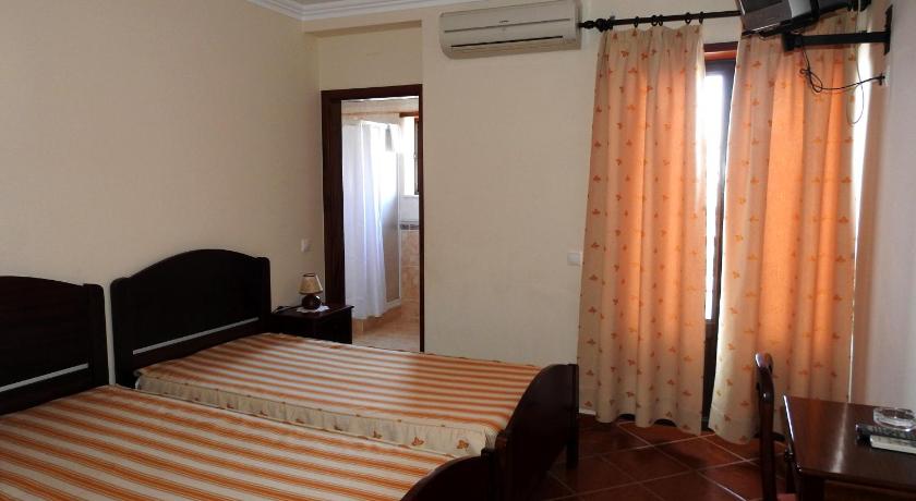 雷古恩戈斯·德·蒙萨拉兹 Aqui Jardim 3星级 酒店 泳池