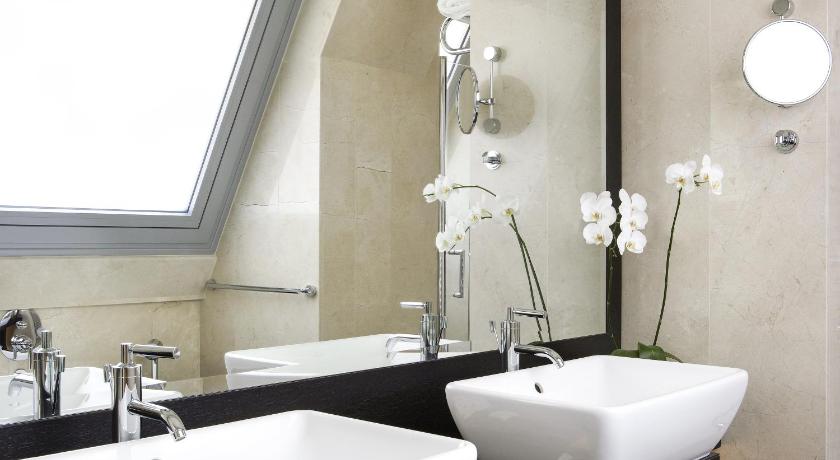 Image of Deluxe Junior Suite with Sea View 14