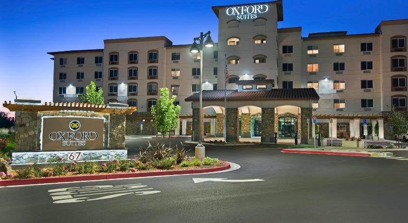 Oxford Suites Sonoma- Rohnert Park