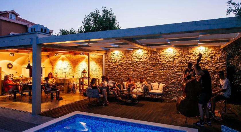 Villa Mirakul photo
