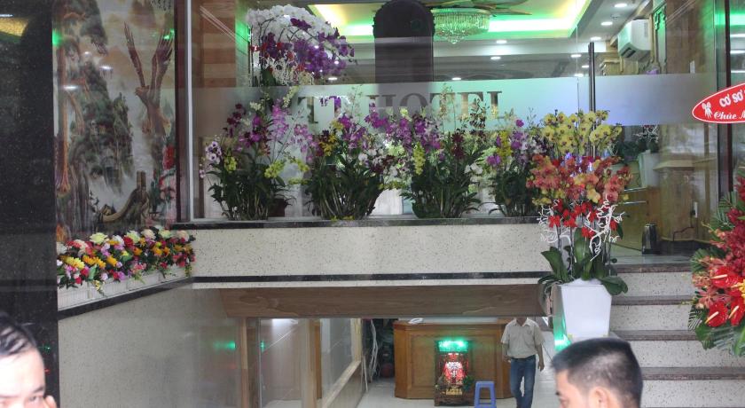 a room with a bunch of flowers in it, Hotel MTT in Ho Chi Minh City
