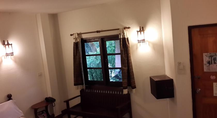 Image of Bungalow with Garden View 4