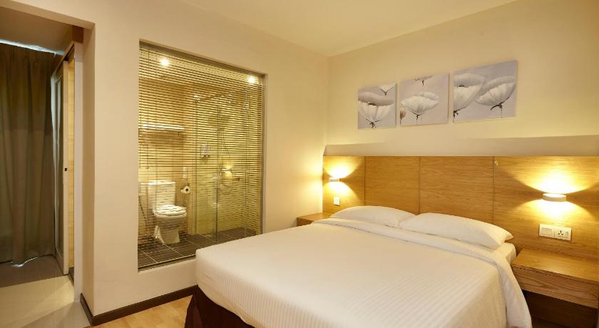 Image of Deluxe Queen Room 1