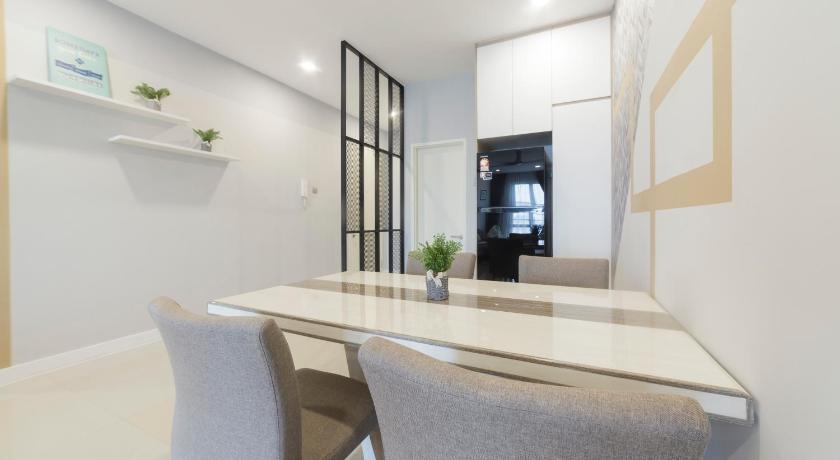 Image of Apartment with Sea View 9