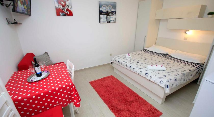 APARTMANI IVONA &amp; IVO — Hotel in Makarska