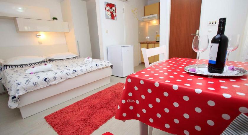 APARTMANI IVONA & IVO photo