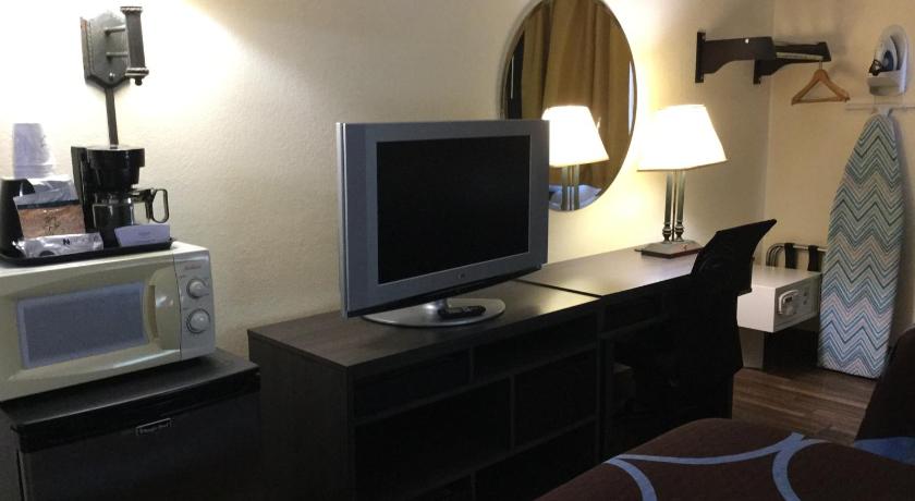 Super 8 By Wyndham Clearwater - St. Petersburg Airport