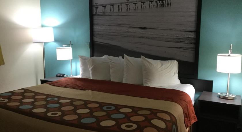 Image of Habitación con cama grande - No fumadores (1 Queen Bed Non-Smoking) 1