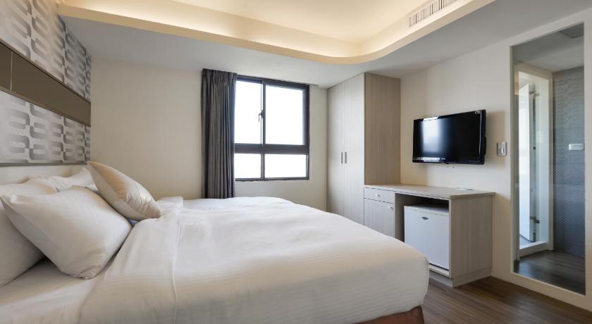 Bonjour Hotel - image 45
