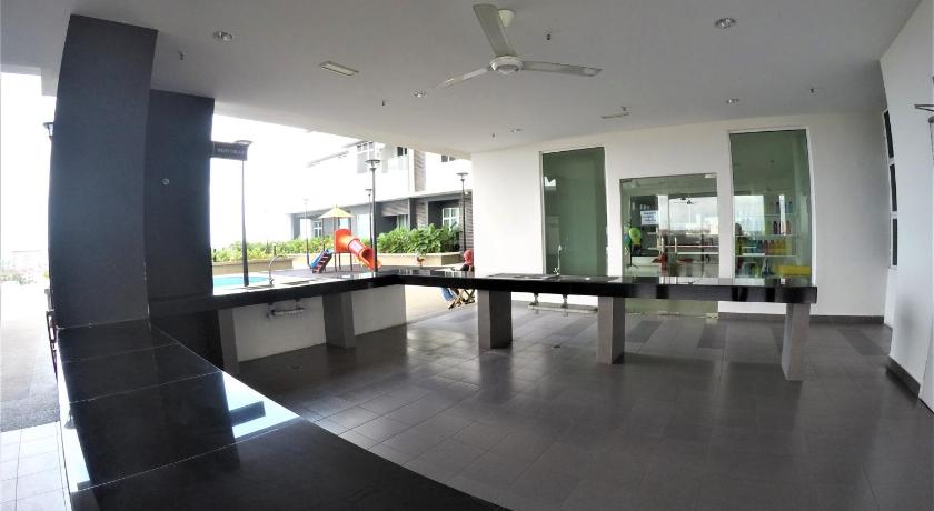 Zulanie Family Studio at D'Perdana Apartment with Pool WiFi and Netflix in Kota Bharu City Centre - image 4