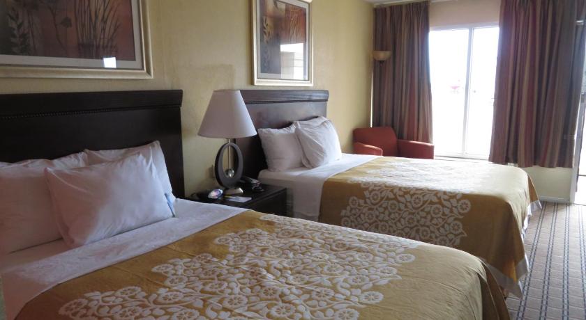 Days Inn by Wyndham Blytheville photo