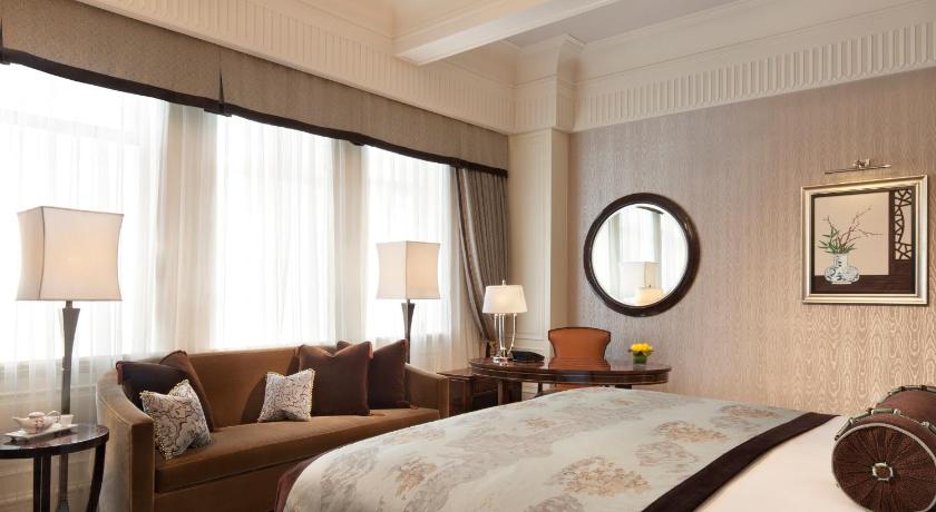 Image of Fairmont Gold Grand Executive Floor King Non-Smoking 0