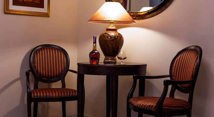 Hotel Maroon photo
