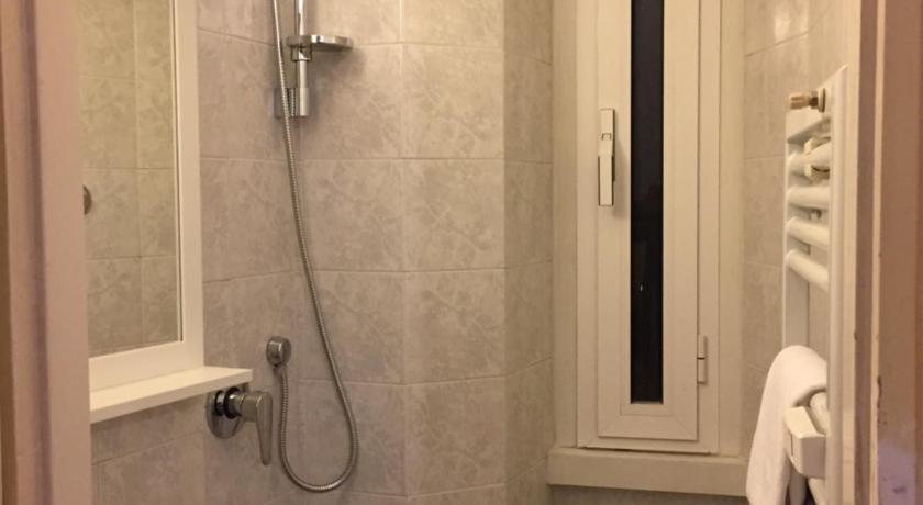Varese Guest House photo
