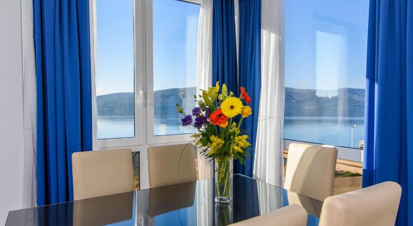 Villa Mediterana — Hotel in Seget Vranjica