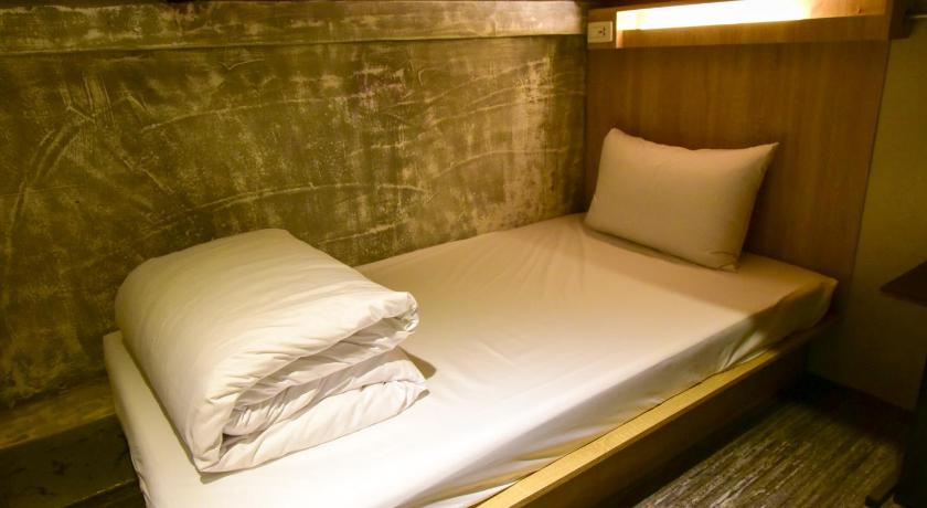 Image of Standard Twin Room with Shared Bathroom 4