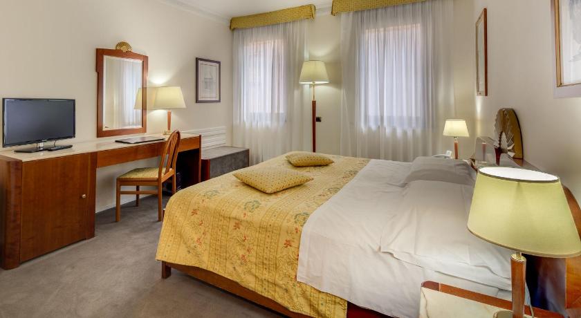 Image of Two Connecting Double or Twin Rooms 2