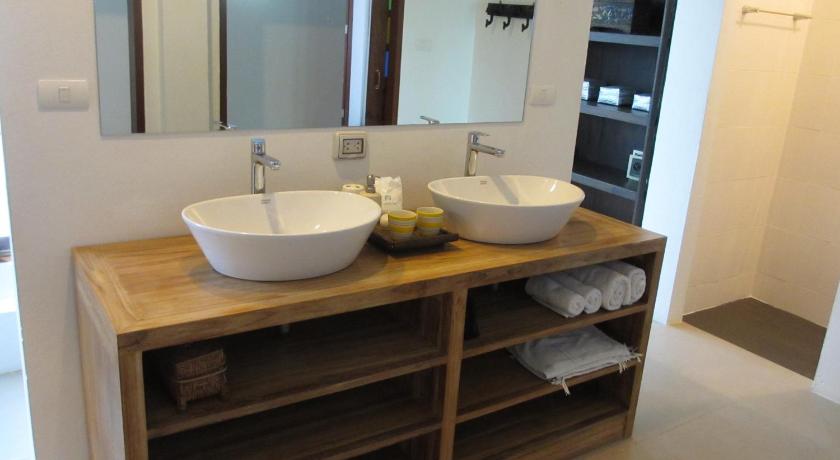 Image of Family Suite with Balcony 6