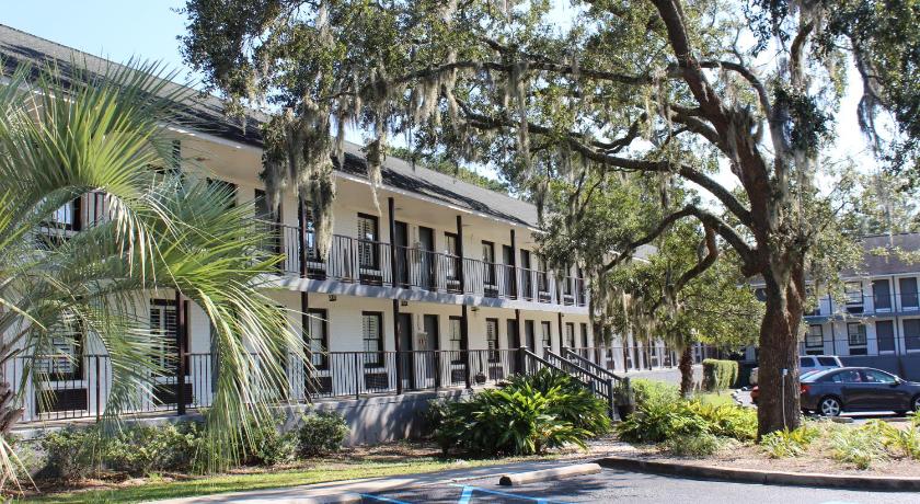 Creekside Lands Inn photo