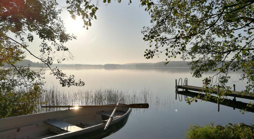Antinkallio Lakeside Cape