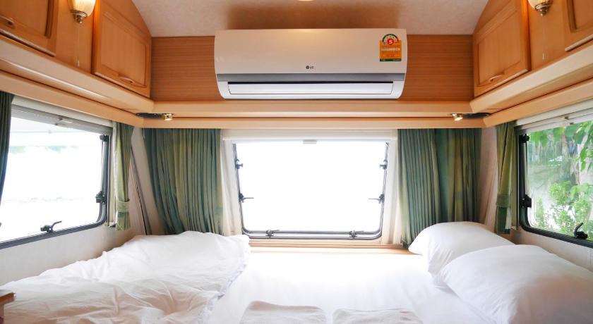 Image of Caravan 0