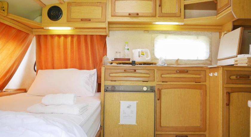 Image of Caravan 0