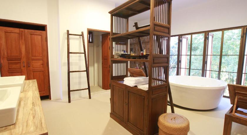 Image of King Suite With Spa Bath 2
