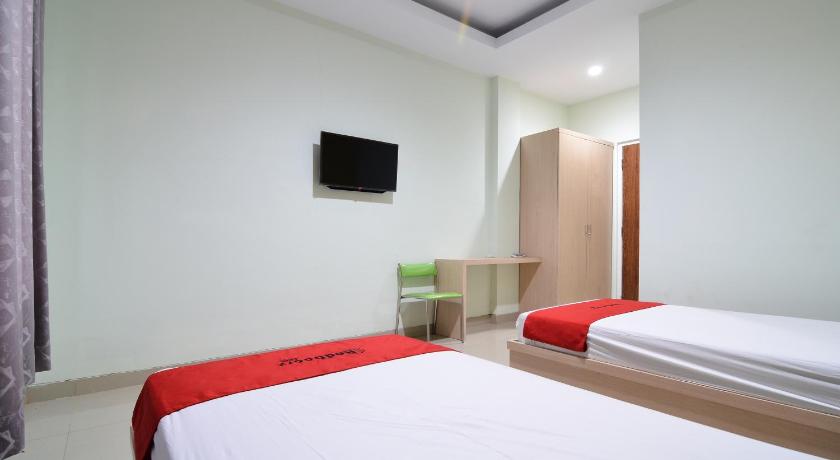 RedDoorz near Museum Keraton Surakarta photo