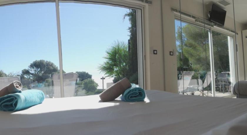 Image of Family Room with Sea View 6